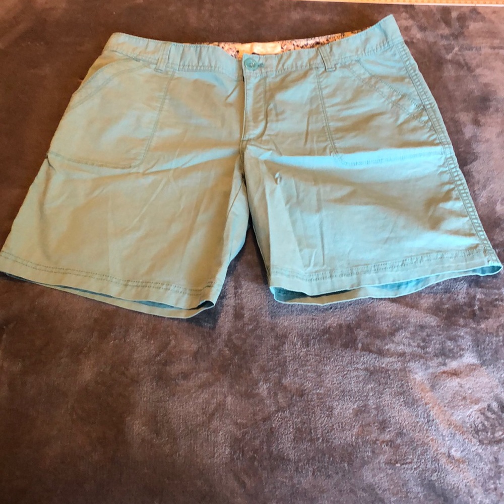 Women’s Eddie Bauer ripstop size 36 waist green shorts